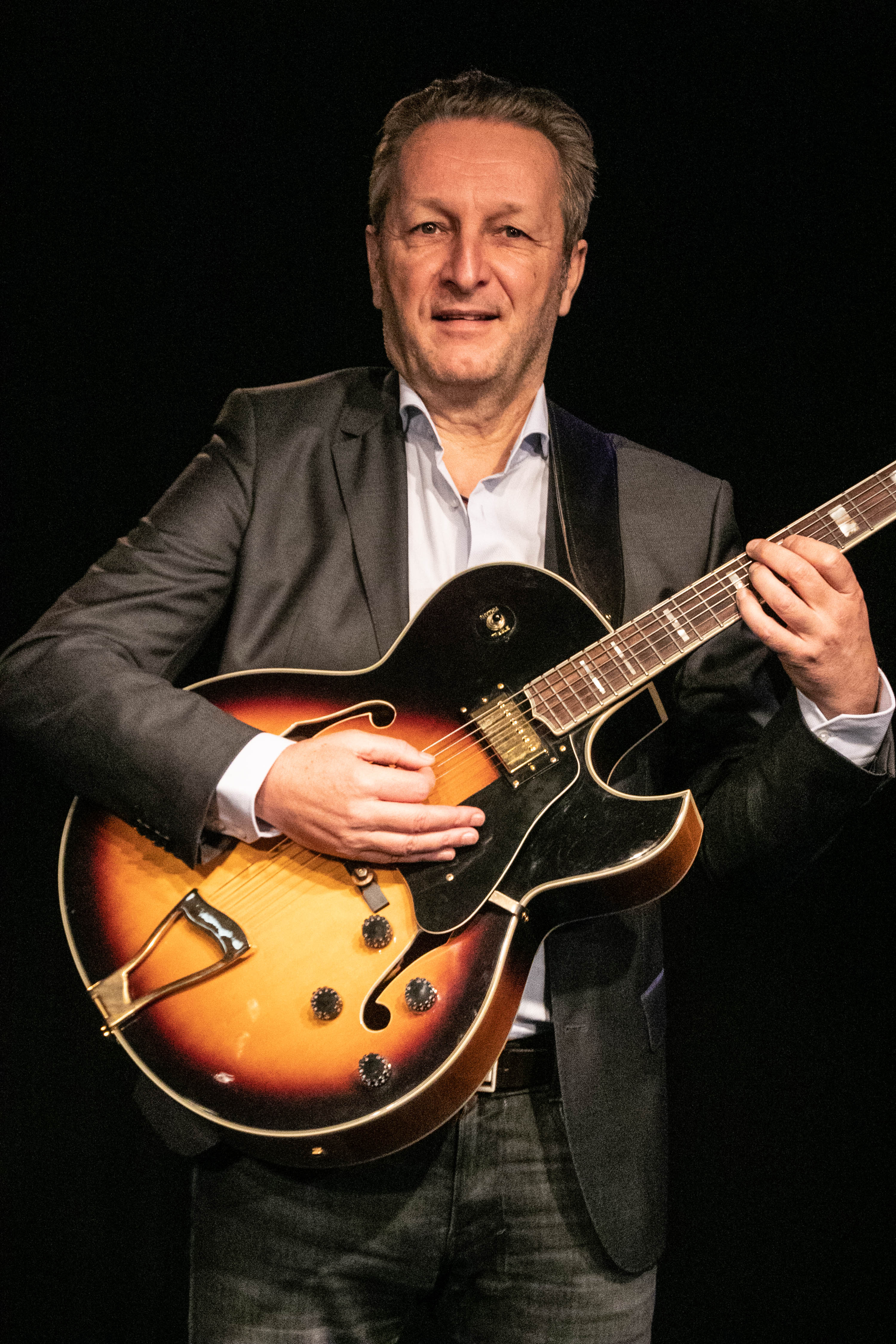HEARTMOOD Crooner mit Gitarre